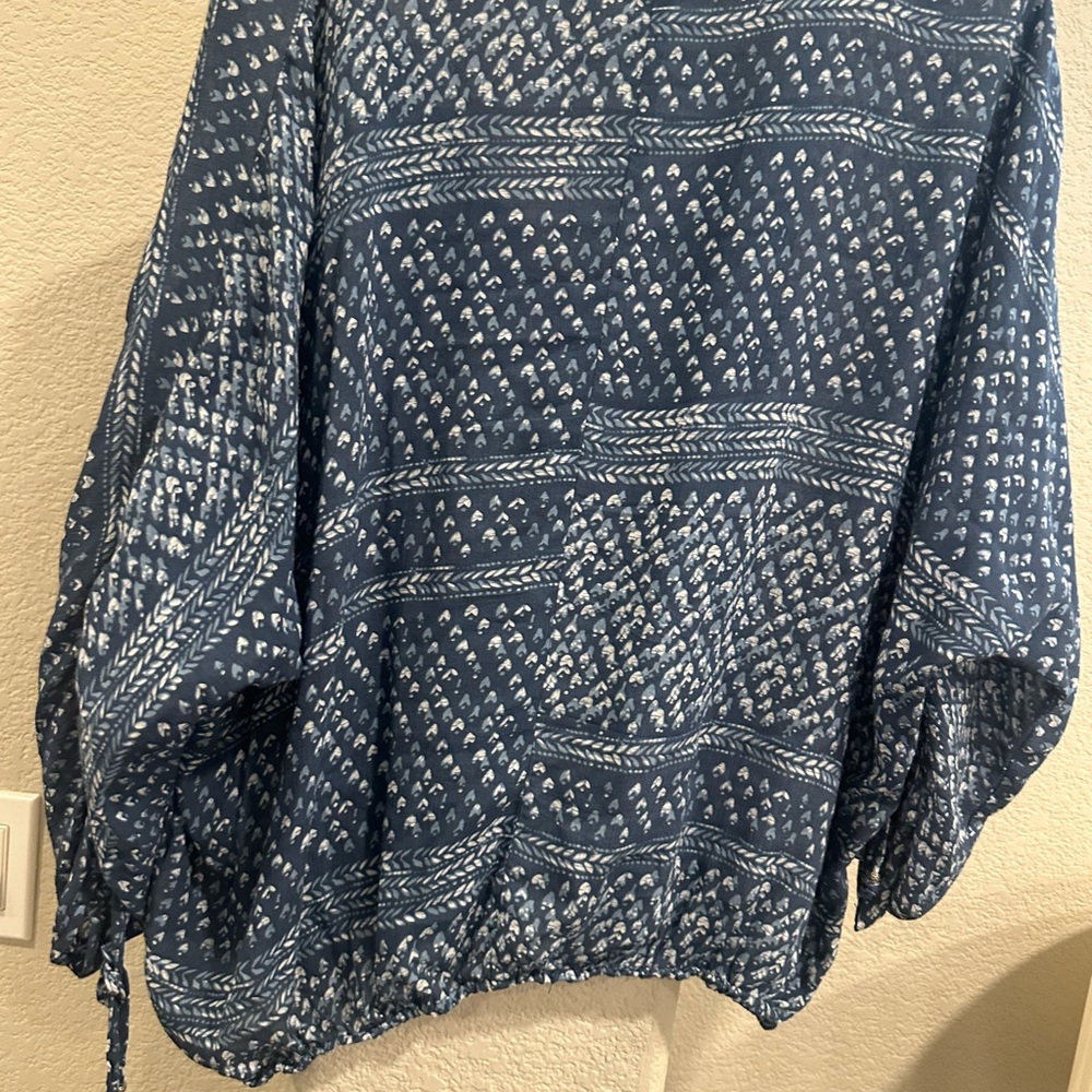 Lulu's Blue Patterned Button-Up Blouse - image 4